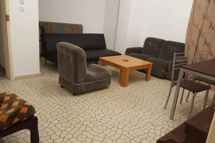 Room 7 of 12