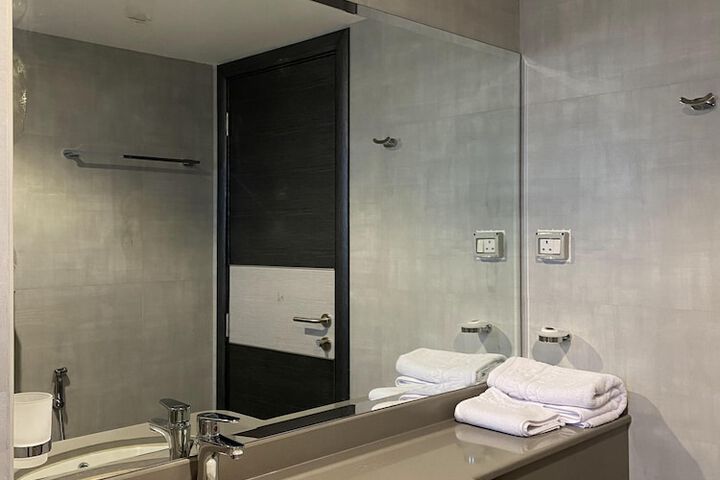Room 8 of 18