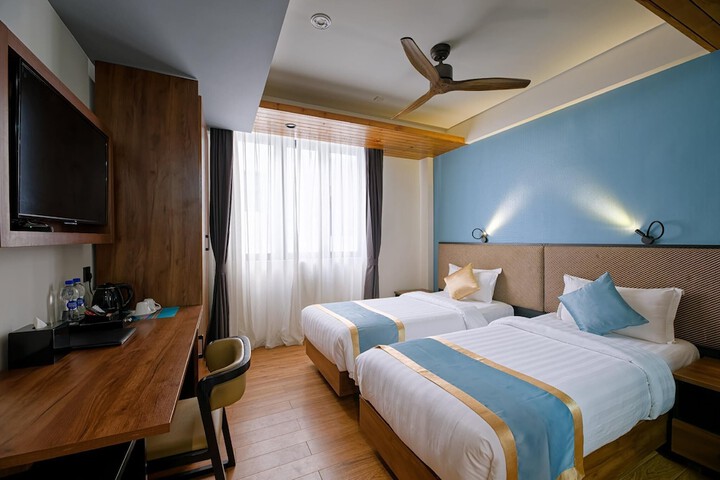 Room 5 of 19