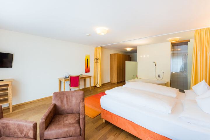 Room 13 of 90