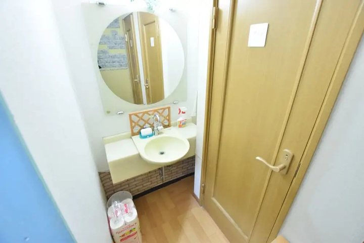 Room 7 of 26