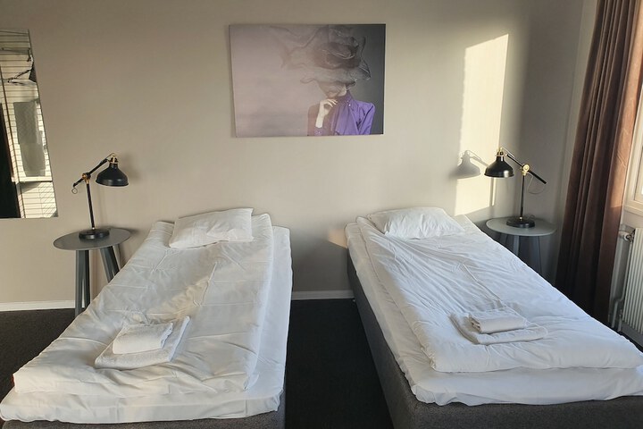 Room 8 of 37