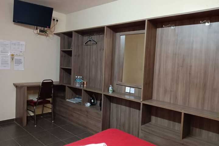 Room 17 of 28