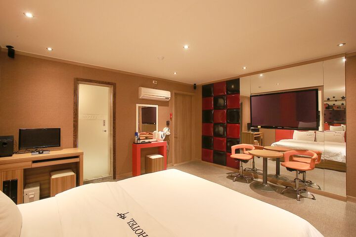 Room 30 of 121