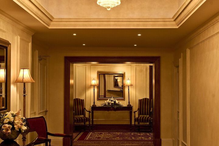 Ballroom/Hall 32 of 43