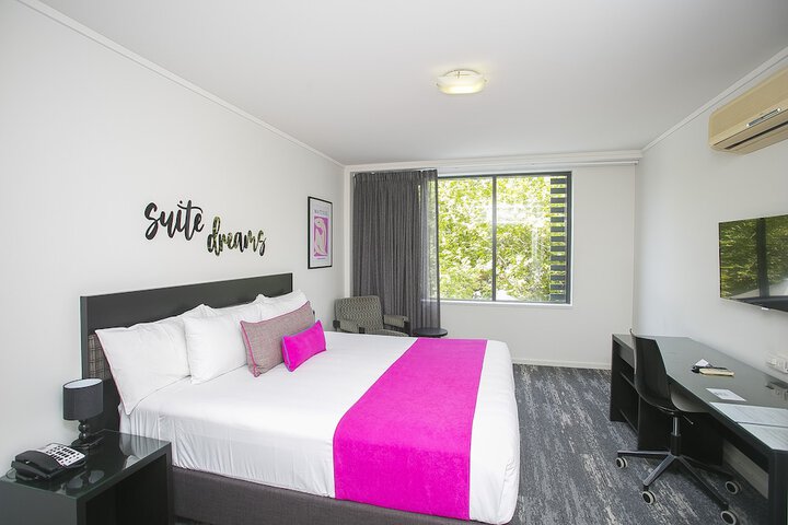 Room 2 of 40