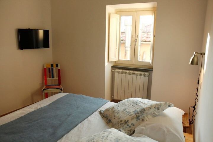 Room 5 of 12
