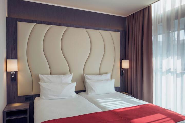 Room 37 of 84
