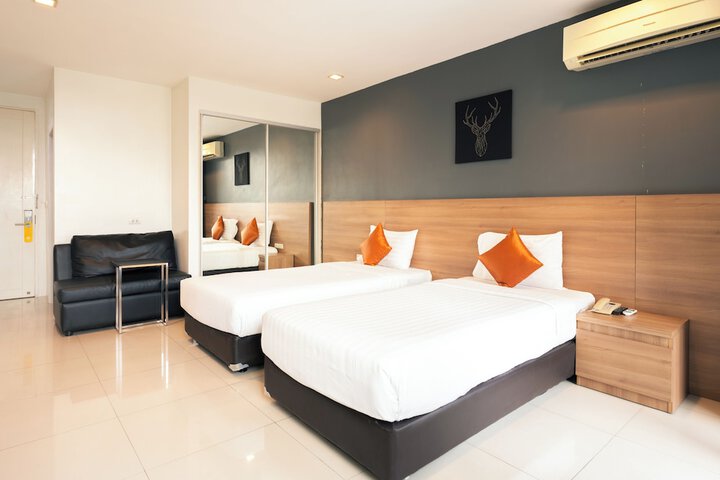 Room 33 of 98