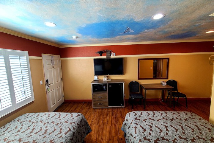 2 Double Beds Room (6 of 6)