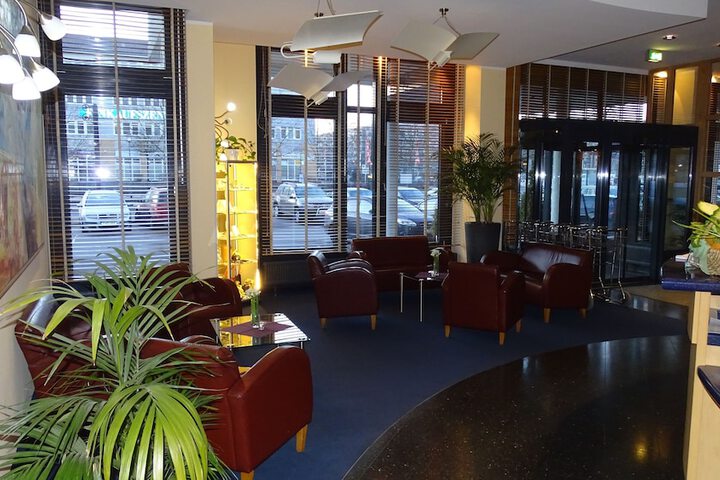 Entrance & Lobby