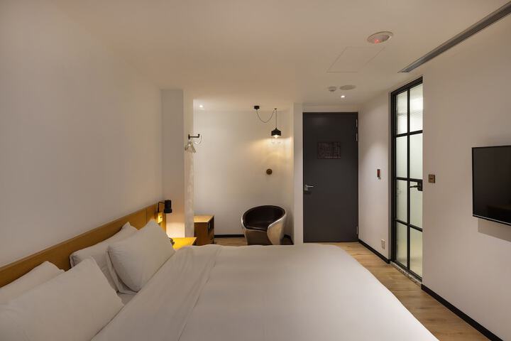 Room 35 of 151