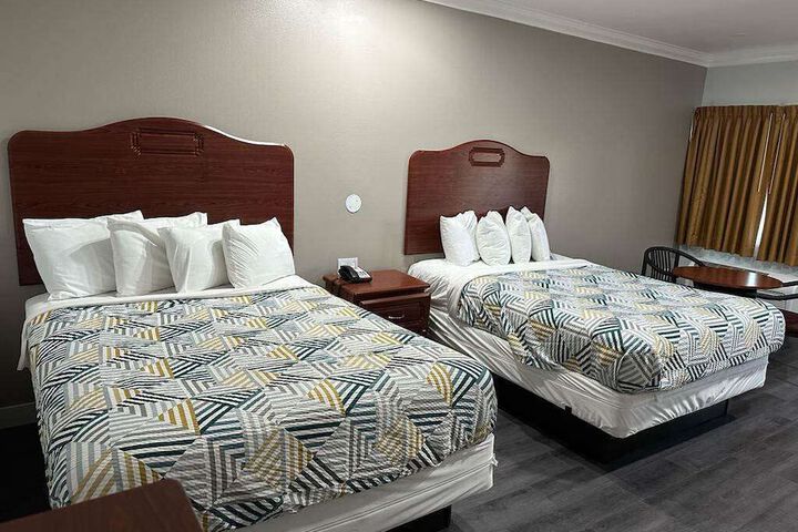 1 Queen Bed Refrigerator (7 of 26)