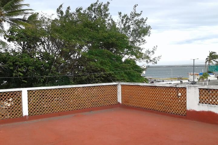 Sundeck 47 of 57