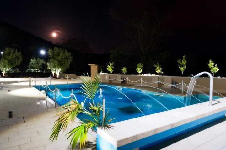 Pool 41 of 68