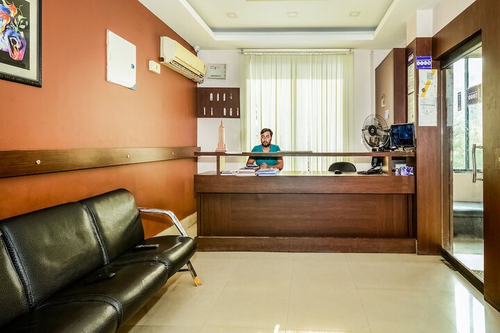 OYO 41030 PALACIA INN