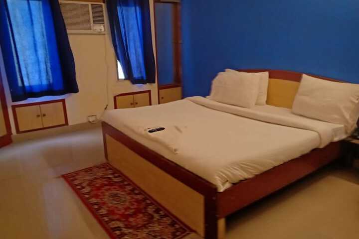 Room 8 of 20