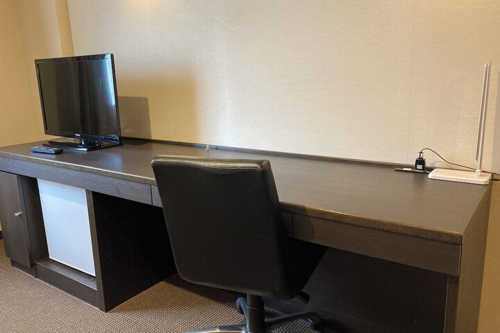 Room 10 of 31