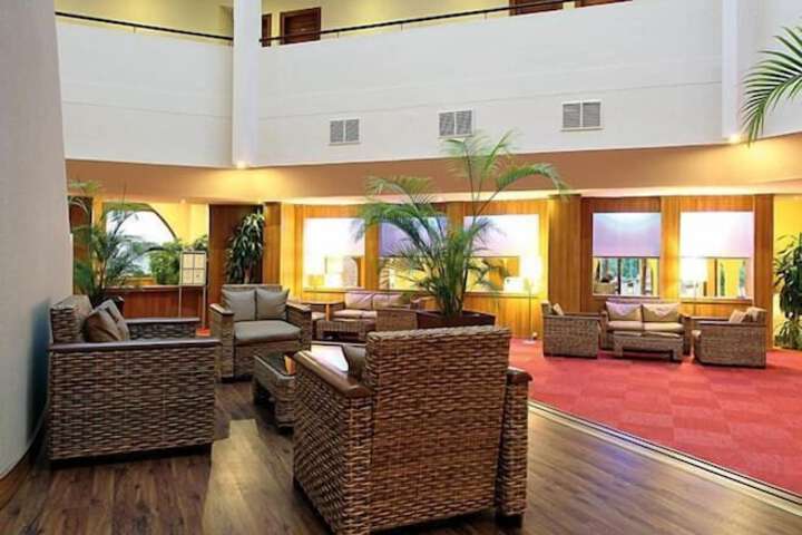 Entrance & Lobby