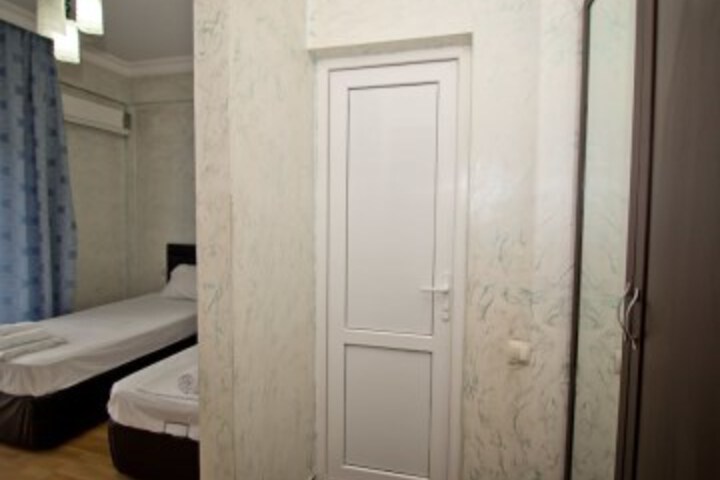 Room 27 of 93