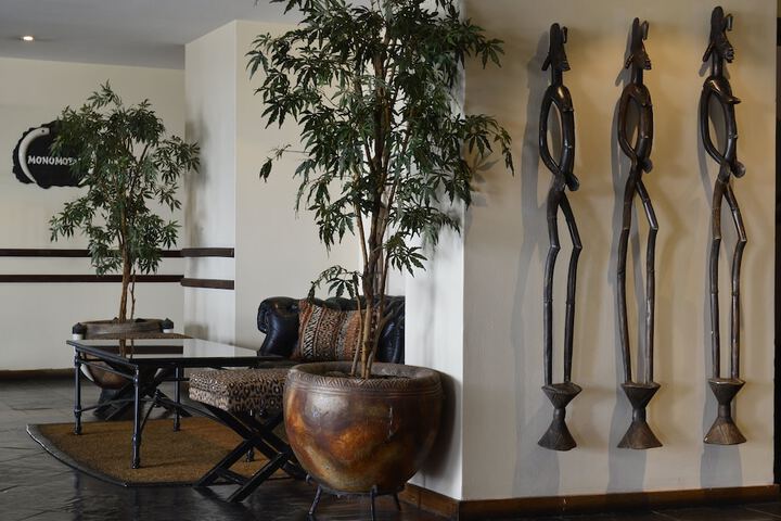 Lounge 187 of 276