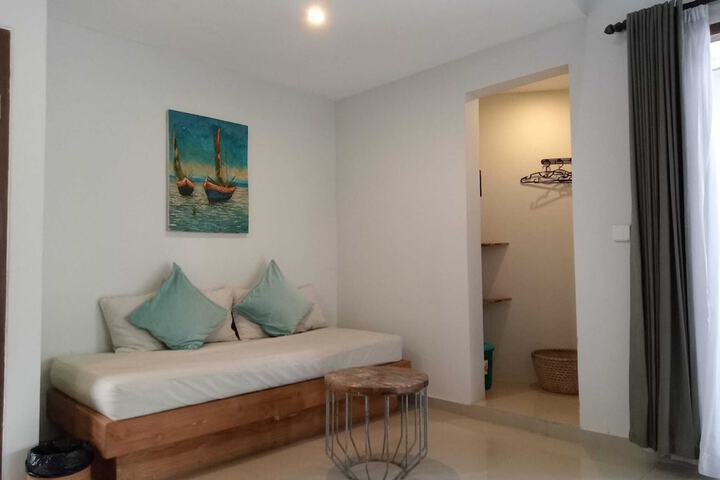 Room 52 of 143