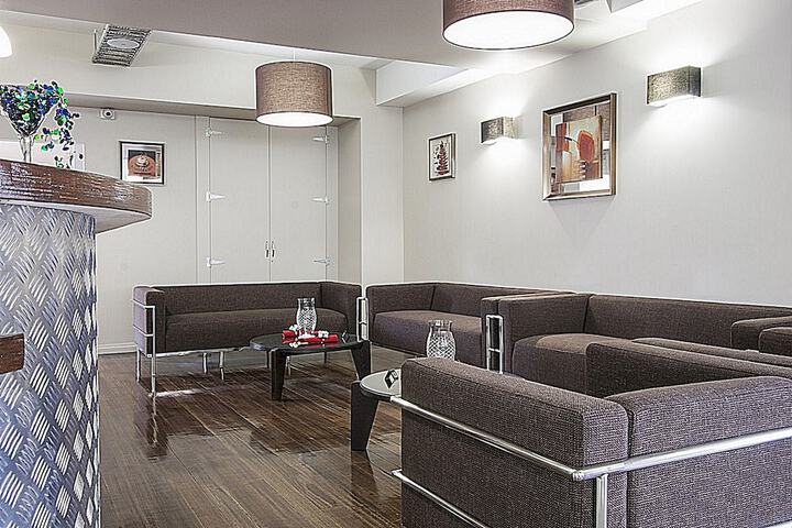 Lounge 44 of 51