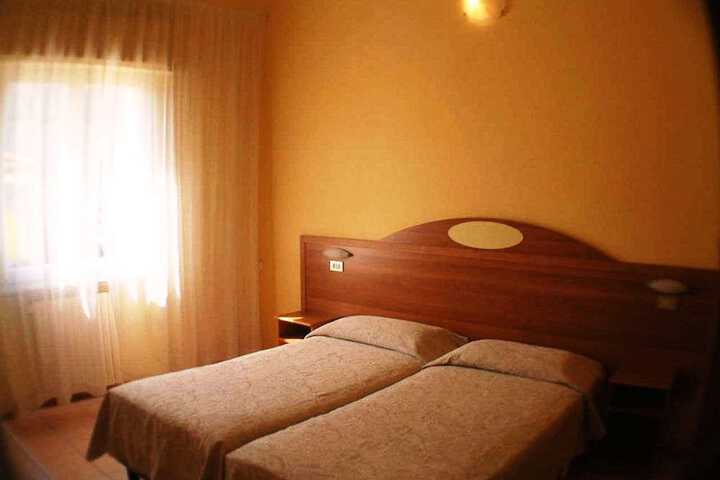 Room 6 of 22