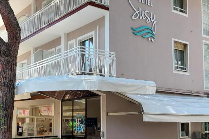 Hotel Susy - Bakery & Gluten Free Home Made - direttamente su viale Dante a due passi dal mare