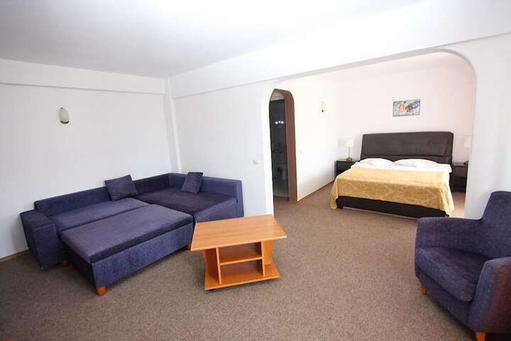 Room 14 of 40