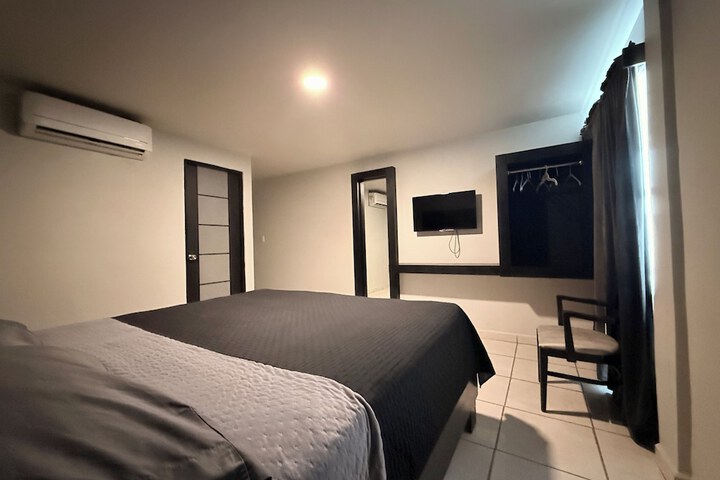 Room 9 of 30