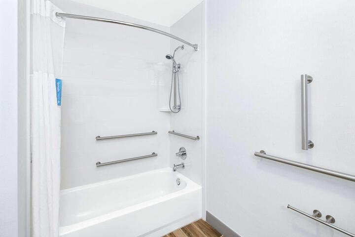 1 Double Mobility Accessible Tub (5 of 6)