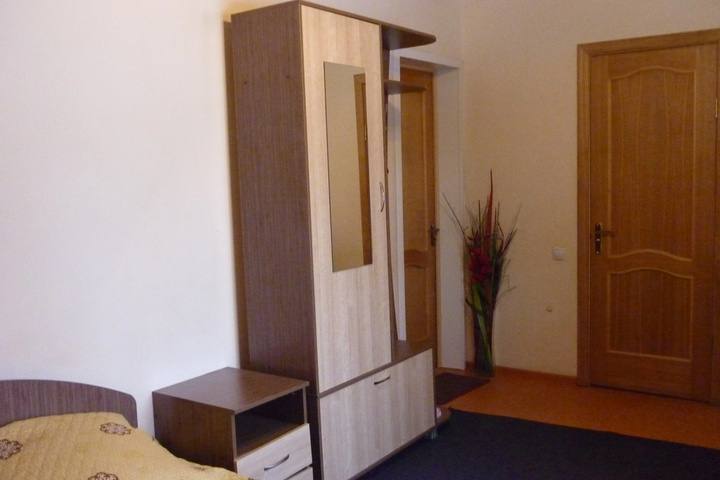 Room 7 of 9