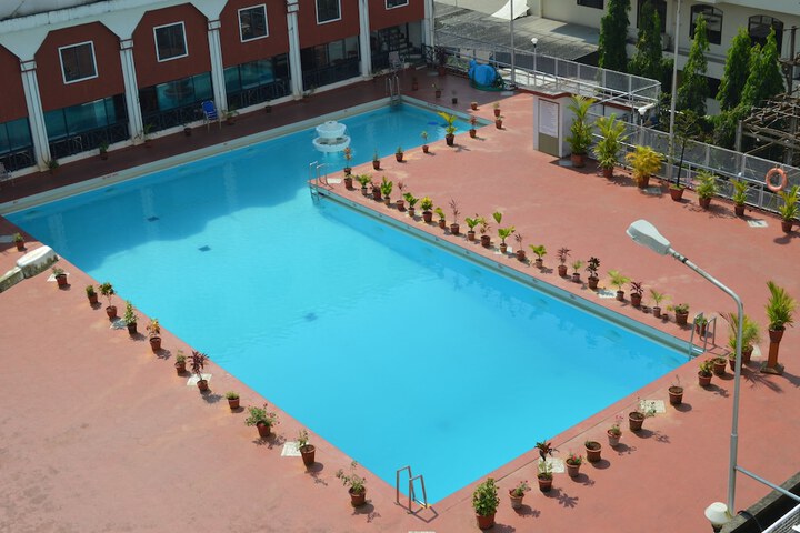 Pools & Facilities
