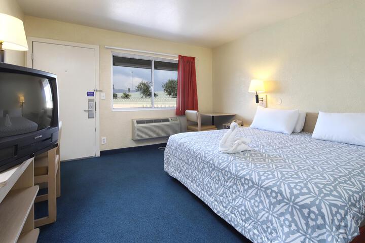 Room 8 of 16