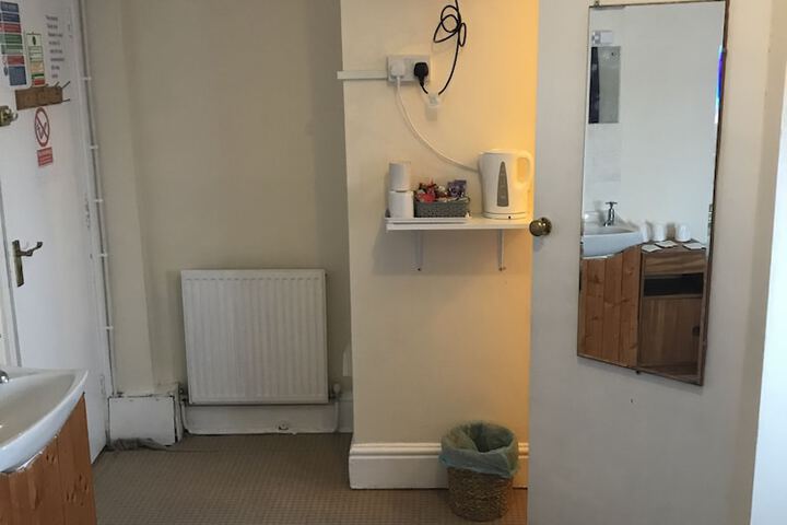 Room 6 of 48
