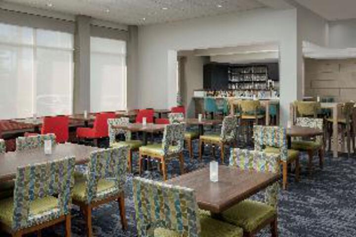 Lounge 20 of 41