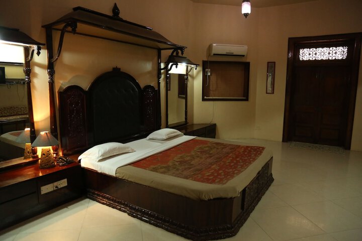 Room 15 of 28