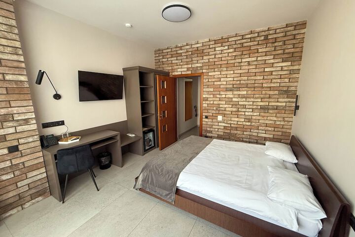 Room 43 of 81