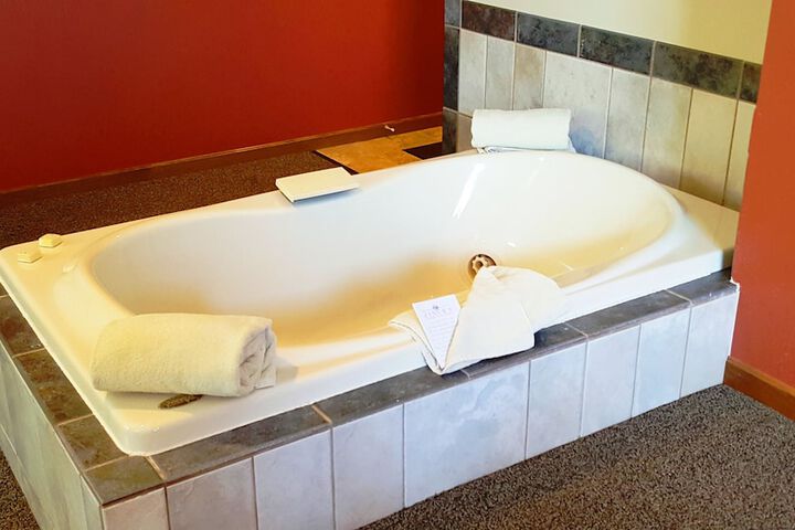 Jetted tub