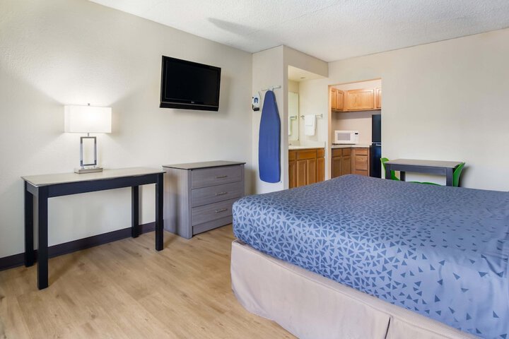 Studio 2 Queen Beds Kitchenette (2 of 16)