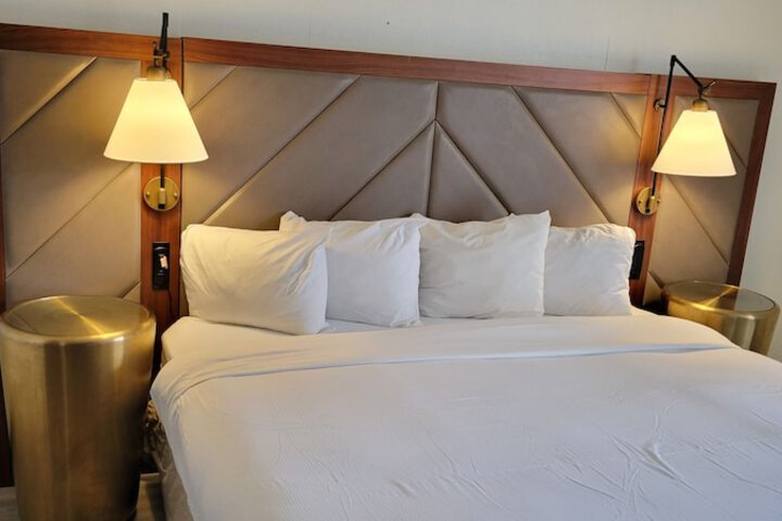 Room 9 of 20