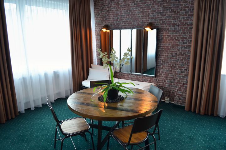 Room 36 of 60