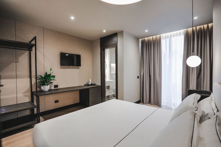 Room 3 of 65