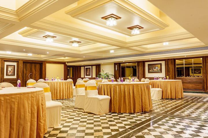 Ballroom/Hall 88 of 123