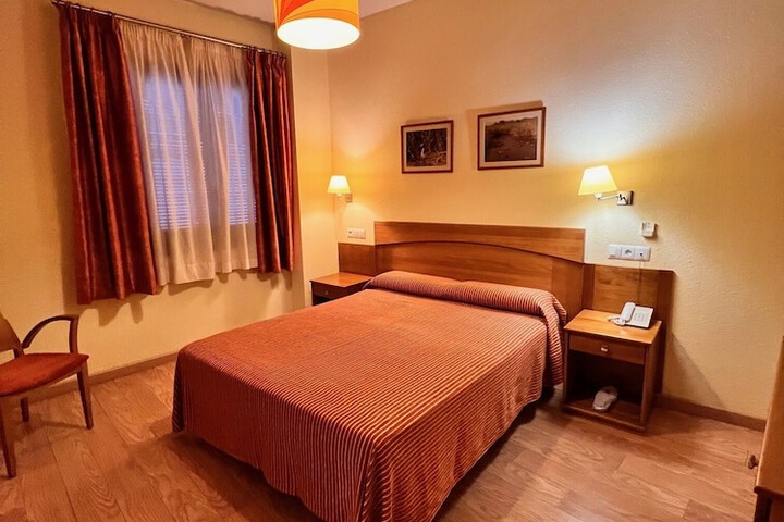 Room 10 of 28