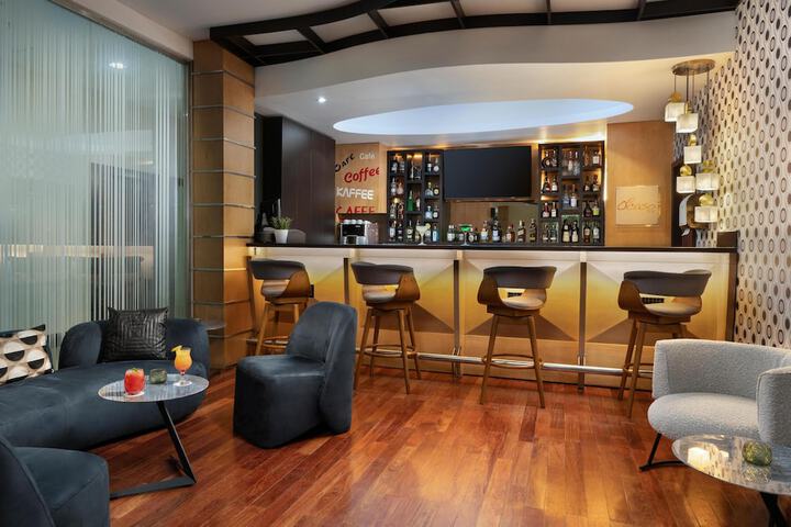 Lounge 42 of 57