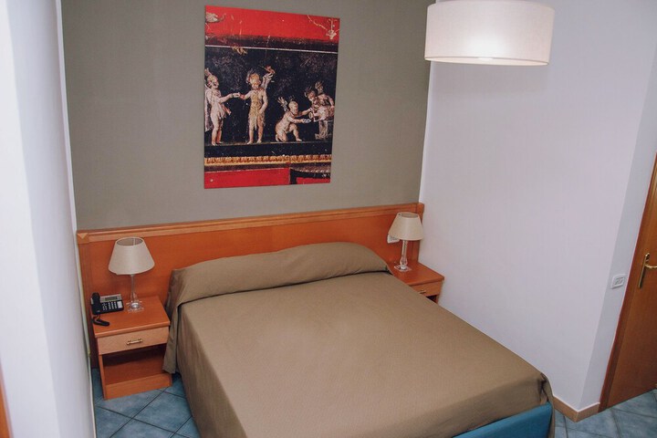 Room 14 of 79