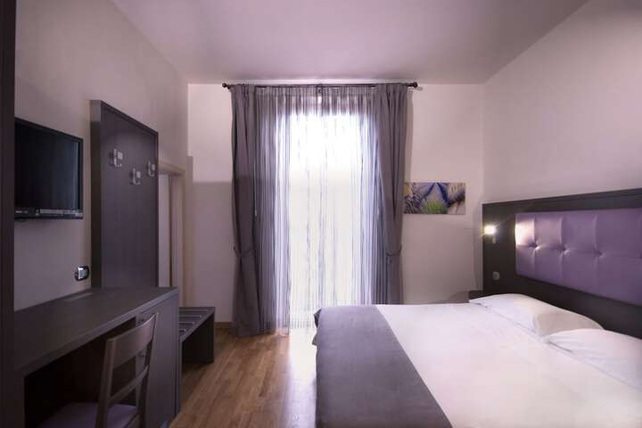 Room 13 of 89