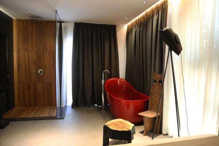 Room 108 of 128